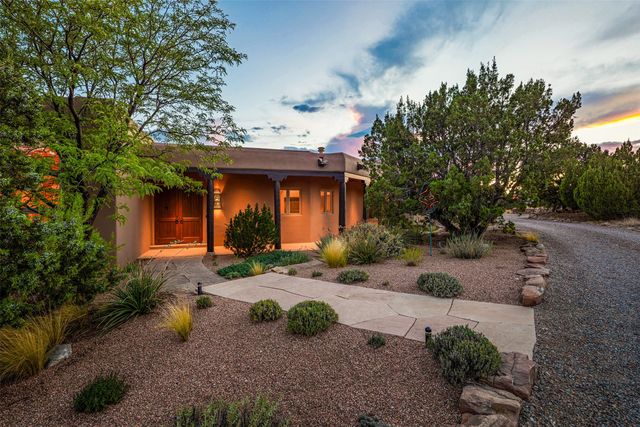 19 Black Mesa, Santa Fe, NM 87506