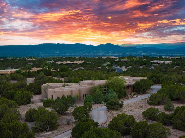 19 Black Mesa, Santa Fe, NM 87506