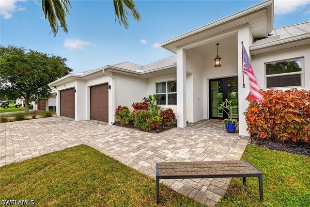 27150 Rue De Paix, Bonita Springs, FL 34135