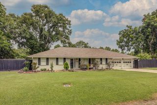 1301 Mcphail Road R, Baytown, TX 77521