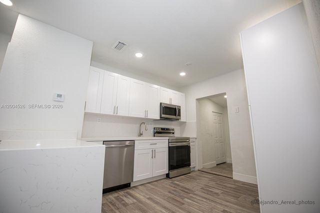 3045 SW 21st St, Miami, FL 33145