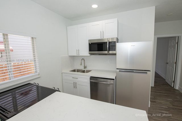 3045 SW 21st St, Miami, FL 33145