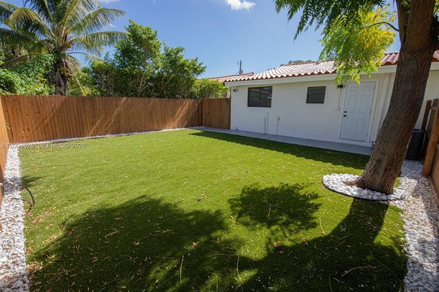 3045 SW 21st St, Miami, FL 33145