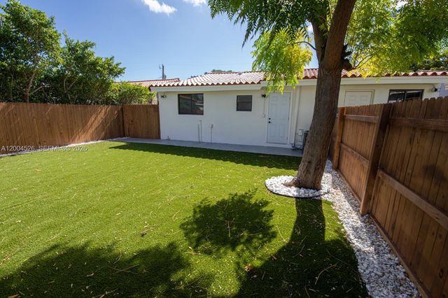 3045 SW 21st St, Miami, FL 33145