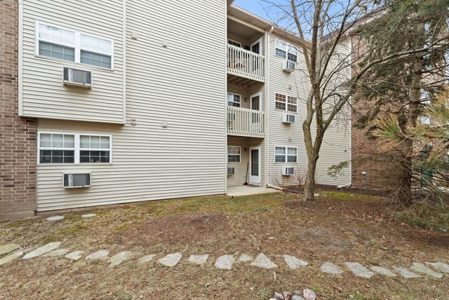 410 Cunat Boulevard 2G, Richmond, IL 60071