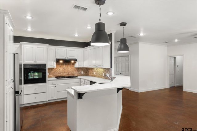 100 CR 4426, Mount Pleasant, TX 75455