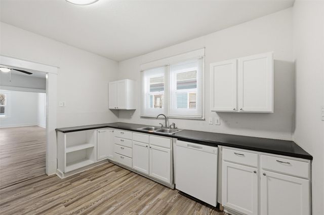 526 S Clinton Avenue, Dallas, TX 75208