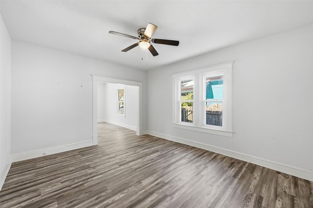 526 S Clinton Avenue, Dallas, TX 75208