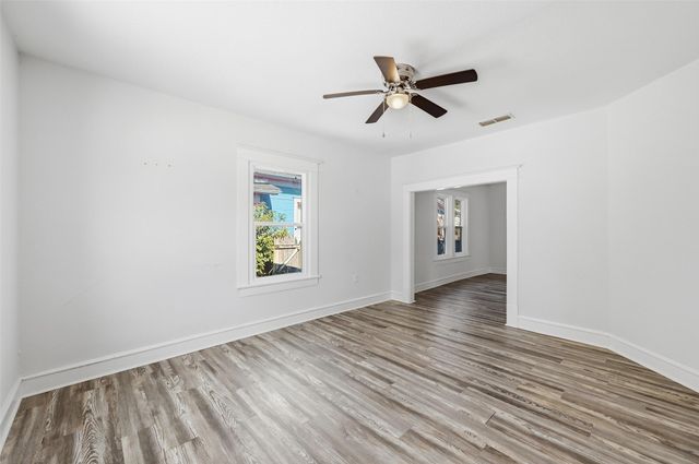 526 S Clinton Avenue, Dallas, TX 75208