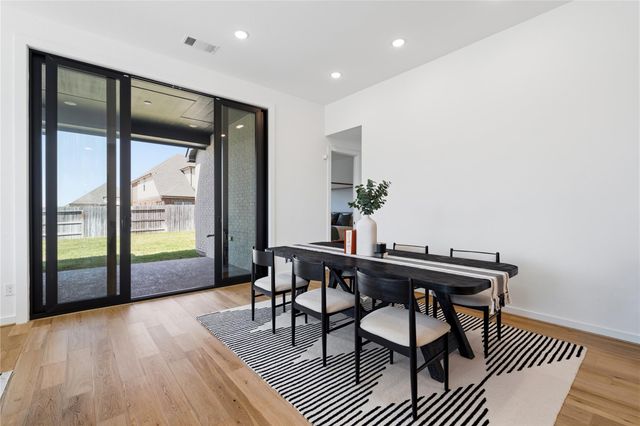 416 Bartlett Street, Webster, TX 77598