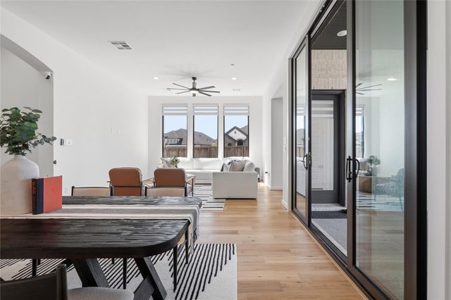 416 Bartlett Street, Webster, TX 77598