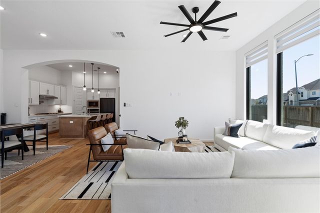 416 Bartlett Street, Webster, TX 77598