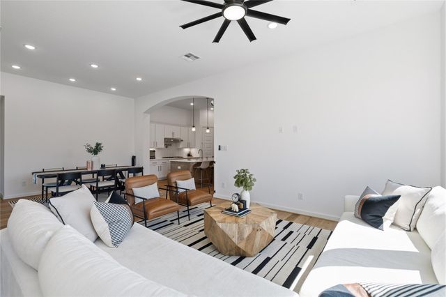 416 Bartlett Street, Webster, TX 77598