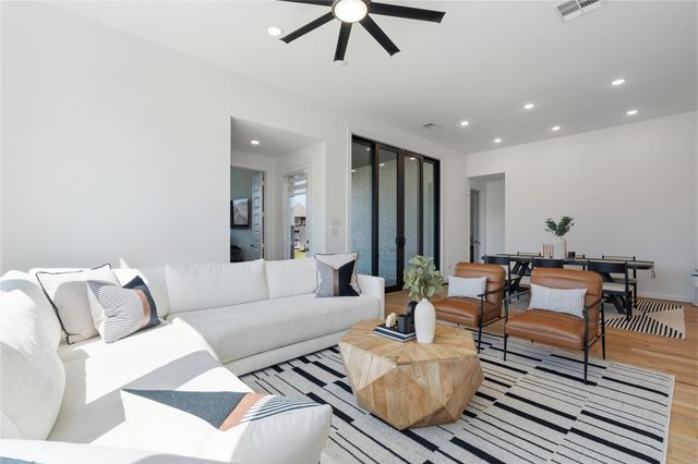 416 Bartlett Street, Webster, TX 77598