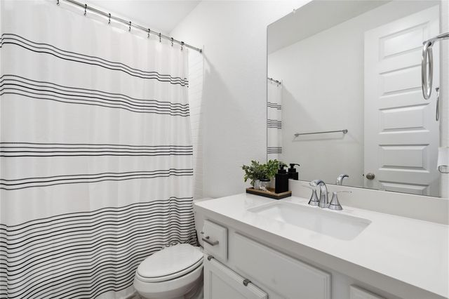 416 Bartlett Street, Webster, TX 77598