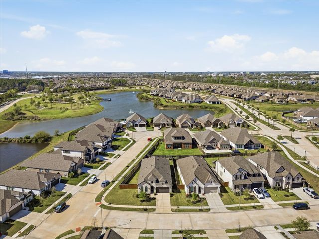 416 Bartlett Street, Webster, TX 77598