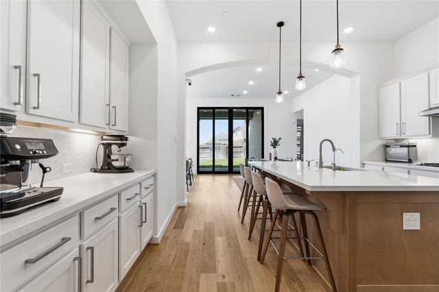 416 Bartlett Street, Webster, TX 77598