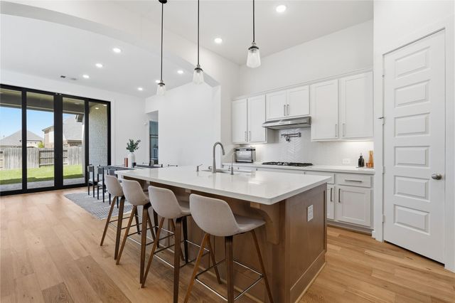 416 Bartlett Street, Webster, TX 77598