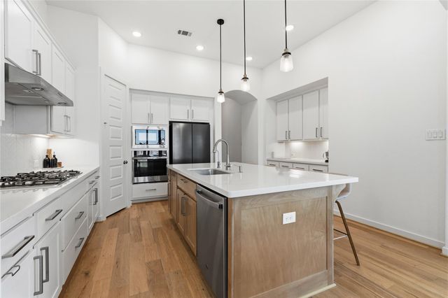 416 Bartlett Street, Webster, TX 77598