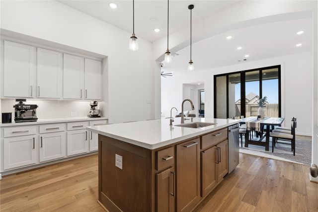 416 Bartlett Street, Webster, TX 77598