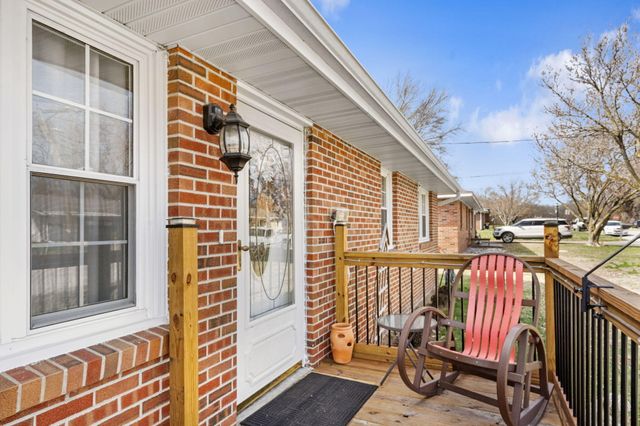 712 WEYLAND DR, Boonville, MO 65233