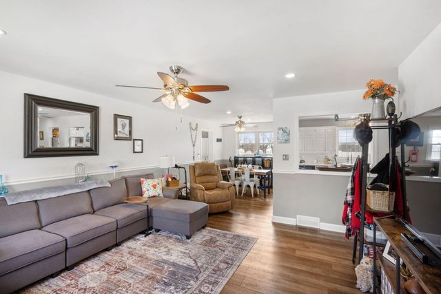 712 WEYLAND DR, Boonville, MO 65233