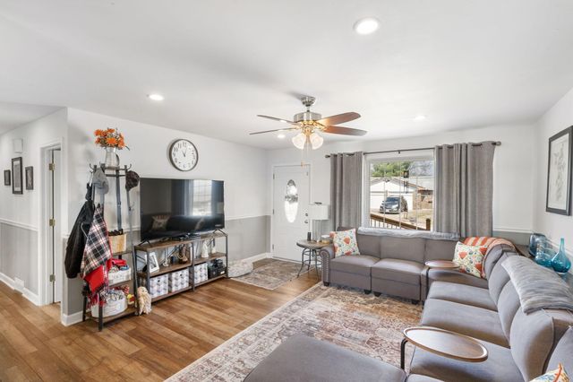 712 WEYLAND DR, Boonville, MO 65233