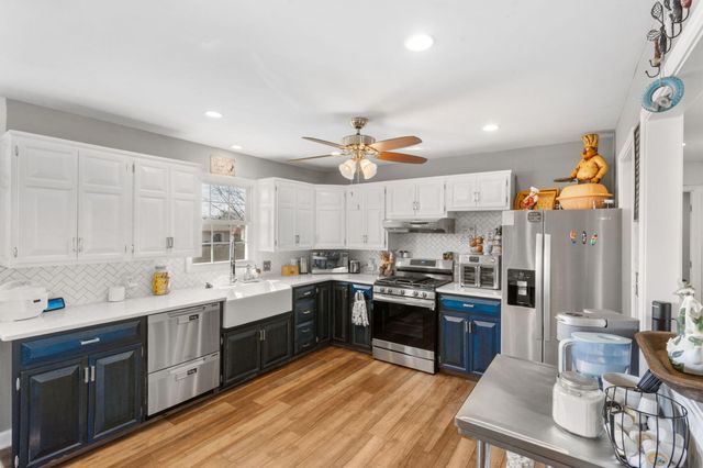 712 WEYLAND DR, Boonville, MO 65233