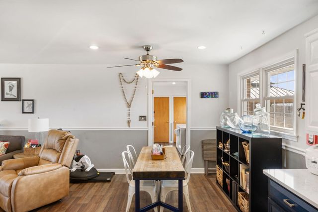 712 WEYLAND DR, Boonville, MO 65233