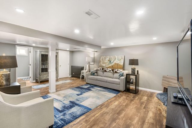 712 WEYLAND DR, Boonville, MO 65233