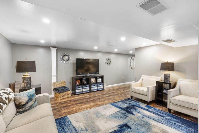 712 WEYLAND DR, Boonville, MO 65233