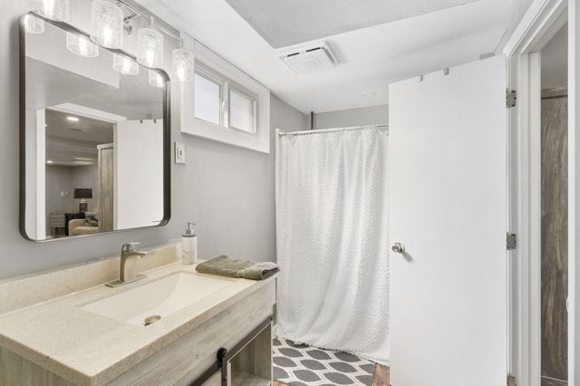 712 WEYLAND DR, Boonville, MO 65233