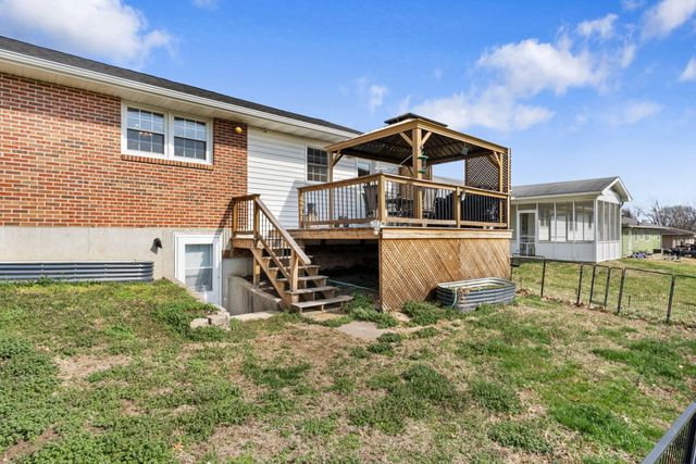 712 WEYLAND DR, Boonville, MO 65233