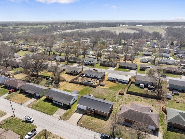 712 WEYLAND DR, Boonville, MO 65233