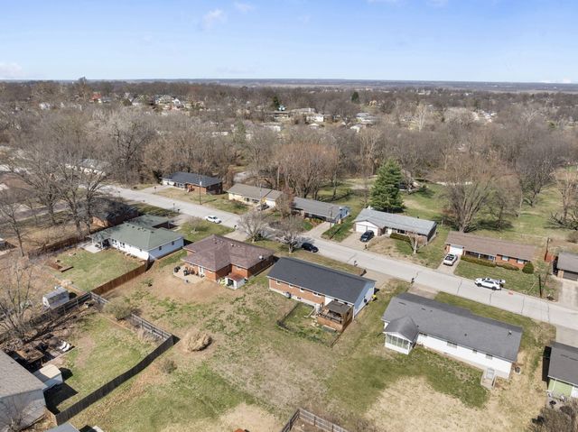 712 WEYLAND DR, Boonville, MO 65233