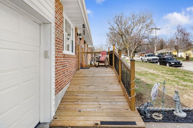 712 WEYLAND DR, Boonville, MO 65233