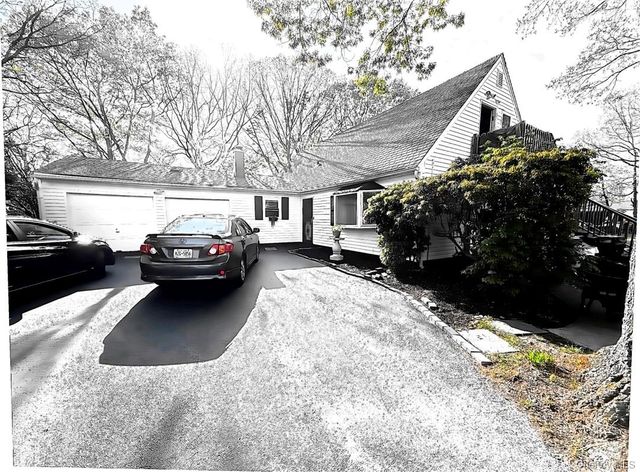 41 Fig Street, Central Islip, NY 11722
