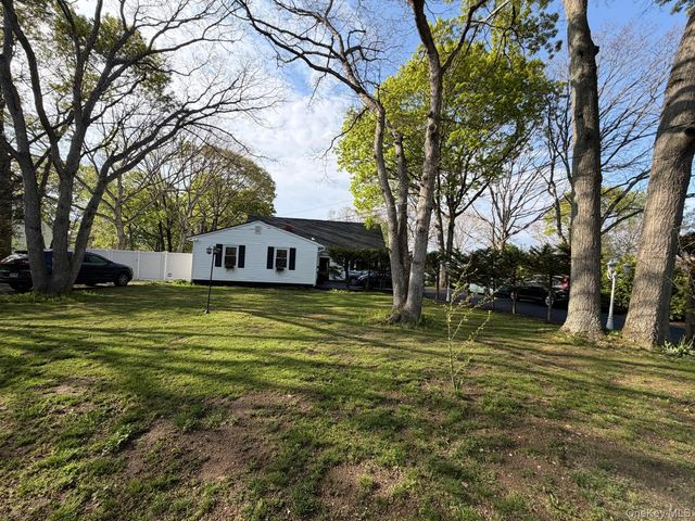 41 Fig Street, Central Islip, NY 11722