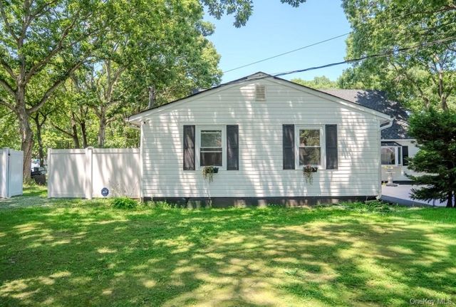 41 Fig Street, Central Islip, NY 11722