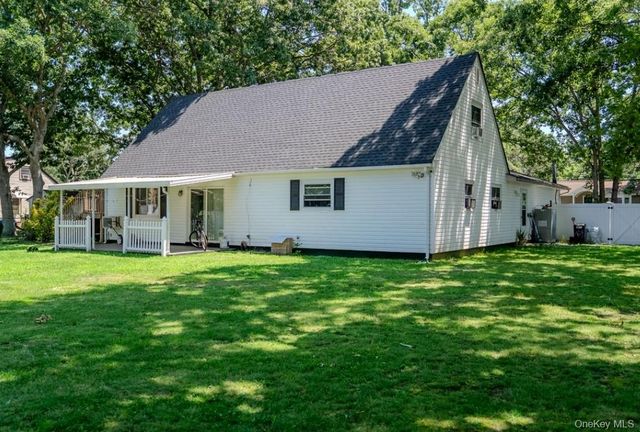 41 Fig Street, Central Islip, NY 11722