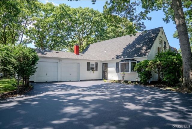 41 Fig Street, Central Islip, NY 11722