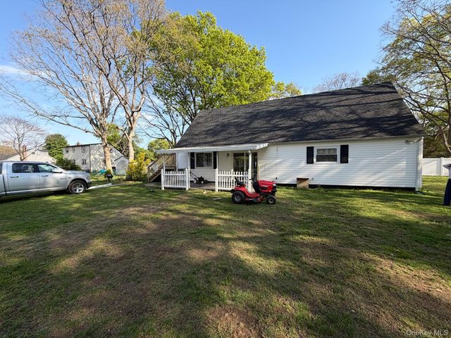 41 Fig Street, Central Islip, NY 11722