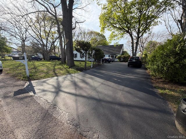41 Fig Street, Central Islip, NY 11722