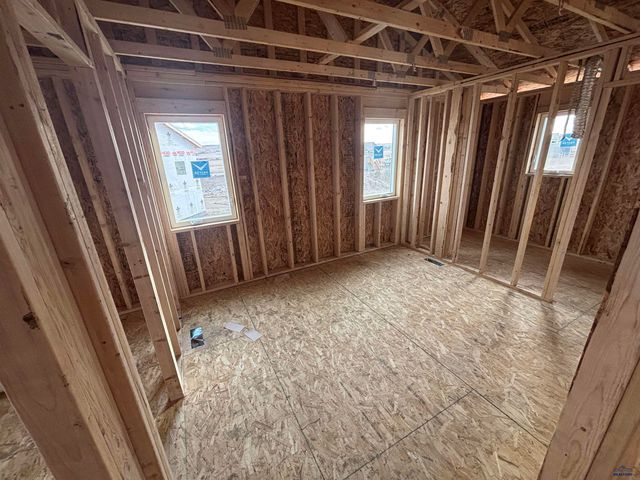 864 BUSHNELL CT, Box Elder, SD 57719