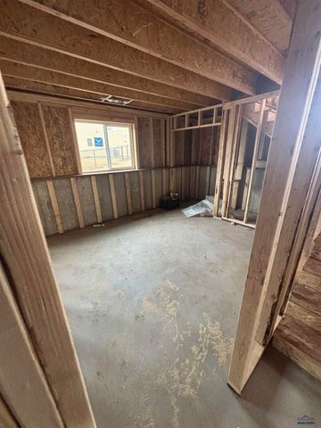 864 BUSHNELL CT, Box Elder, SD 57719