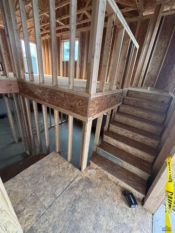 864 BUSHNELL CT, Box Elder, SD 57719