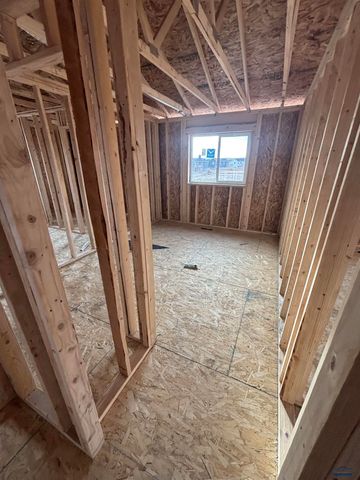 864 BUSHNELL CT, Box Elder, SD 57719