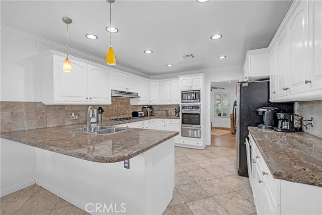 2120 Capuchin Way, Claremont, CA 91711