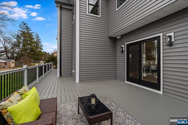 11 Laurel Place, Fairfield, NJ 07004