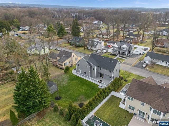 11 Laurel Place, Fairfield, NJ 07004